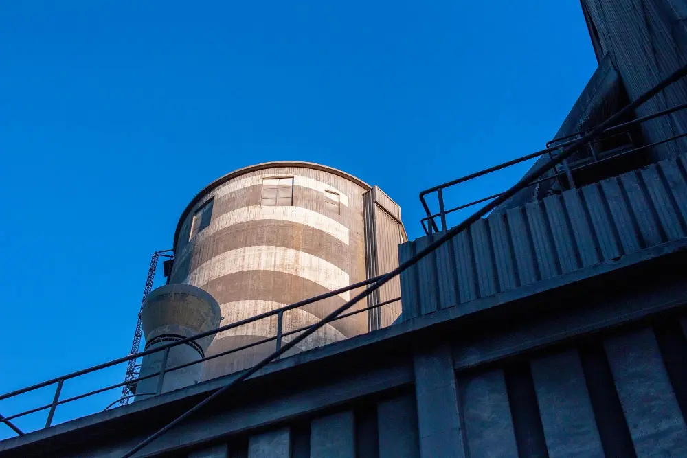 Limpeza de reservatórios em condomínios: como garantir água segura para todos